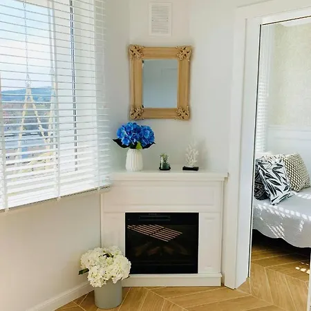 Karlikowska Lux 2 *