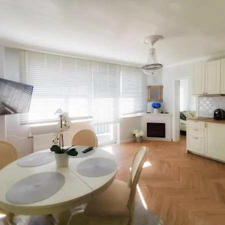 Karlikowska Lux 2 *