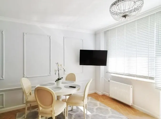 Apartment Karlikowska Lux 2 *